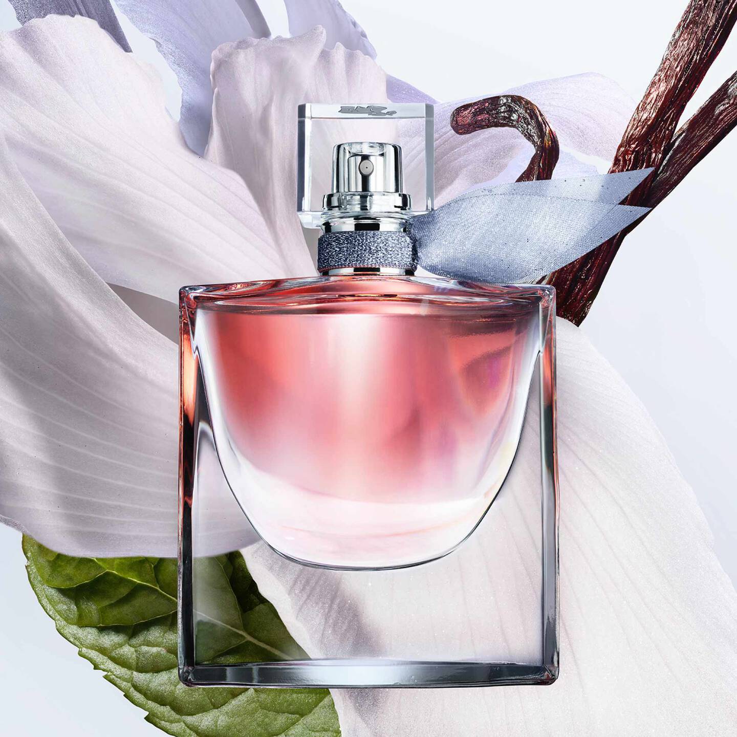 ALT_IMAGE_2_DESK La Vie Est Belle Eau de Parfum - Image 1