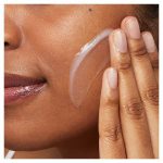 CeraVe Hydrating Cleanser with Hyaluronic Acid for Dry Skin 473ml - Image 3